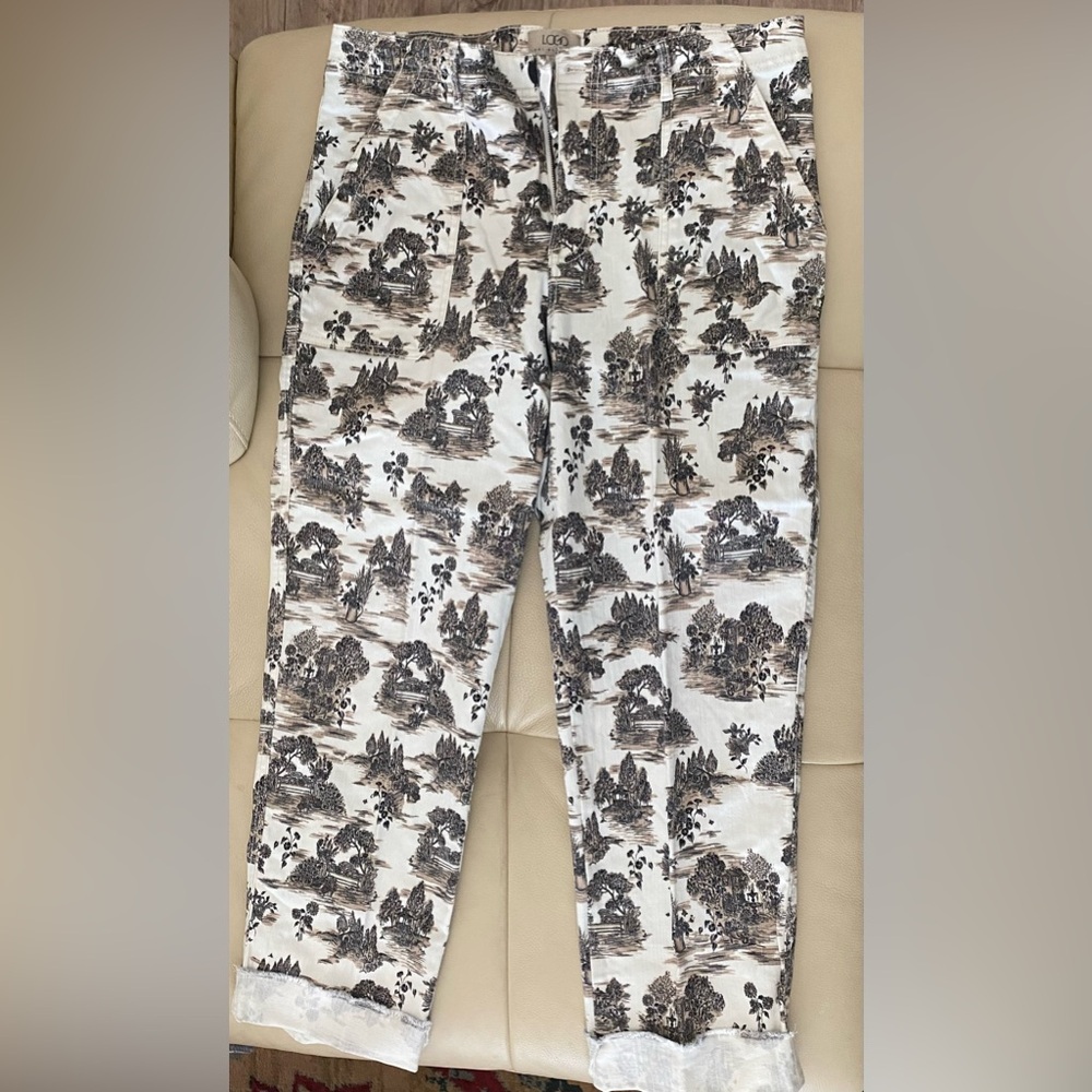 Printed Ankle Crop Pants in White and Black